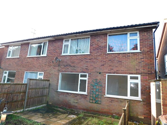 2 Bedroom Maisonette To Rent In Birchen Grove, Luton, LU2