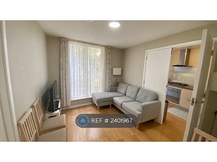 4 Bedroom Flat To Rent In Seven Sisters Road, London, N4