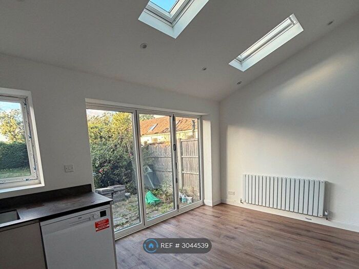 3 Bedroom Semi Detached House To Rent In Manor Road, Bedford, MK41