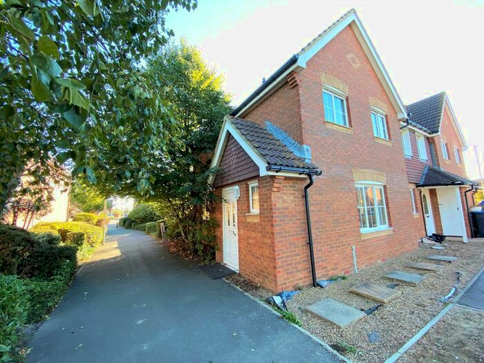 3 Bedroom Semi-Detached House To Rent In The Avenue, Hersden, CT3