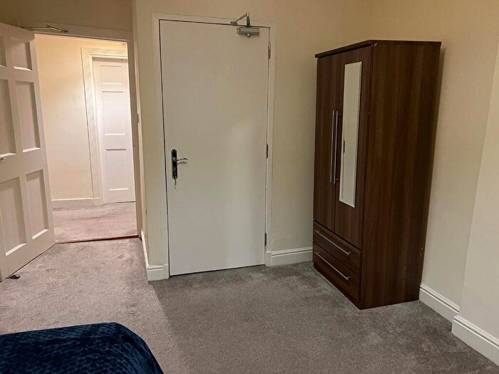 4 Bedroom Flat To Rent In Montague Street, Edinburgh, EH8
