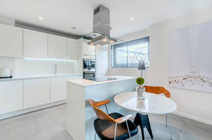 2 Bedroom Flat For Sale In Ewer Street, London Bridge, London, SE1