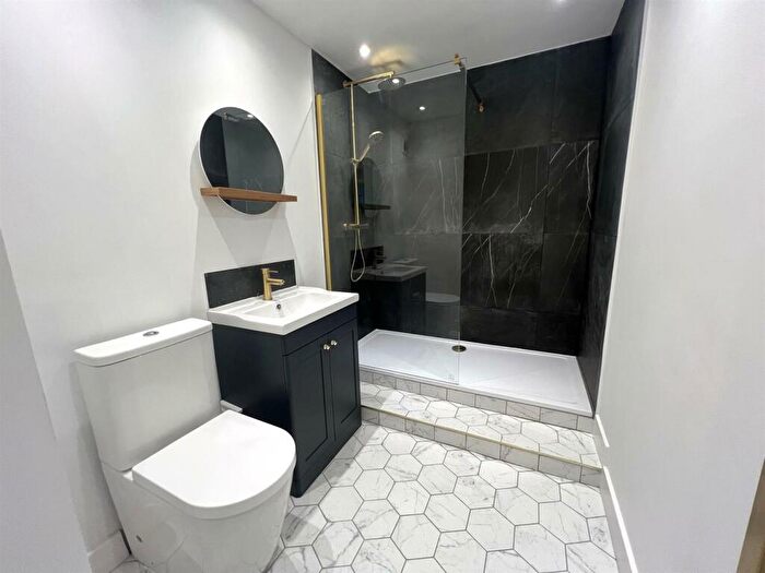 2 Bedroom Flat To Rent In The Drive, Hove, BN3