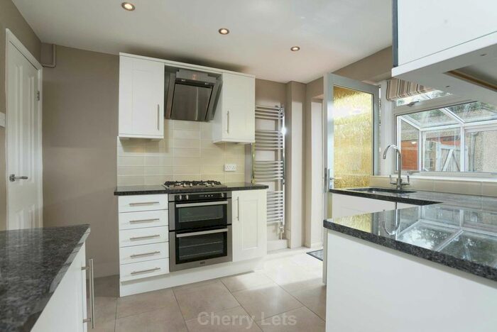 3 Bedroom Semi-Detached House To Rent In Springfield Road, Kidlington, OX5