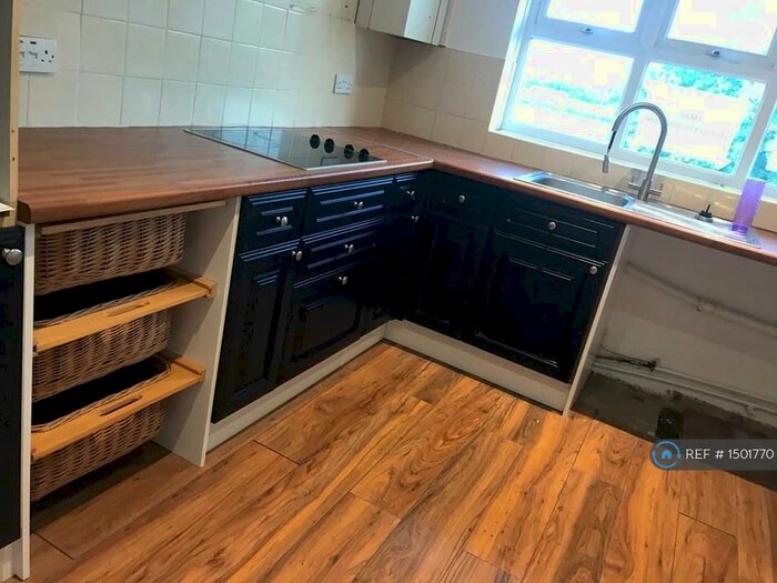 2 Bedroom Flat To Rent In Crouch Street, Basildon, SS15