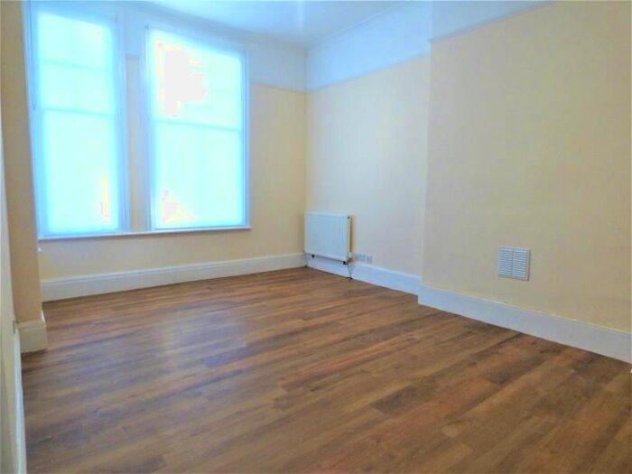 1 Bedroom Flat To Rent In Thornton Avenue, London SW2