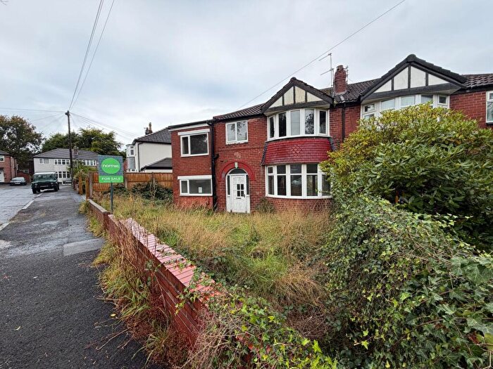 4 Bedroom Semi-Detached House For Sale In Chatsworth Avenue, Prestwich, M25