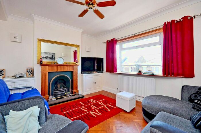 2 Bedroom Flat To Rent In Stockwell Park Walk, Brixton, London, SW9