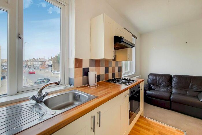 1 Bedroom Flat To Rent In Garratt Lane, Wandsworth, London, SW17