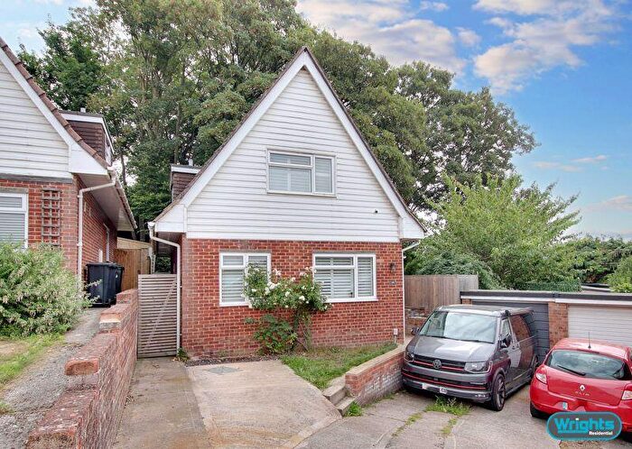 3 Bedroom Detached House For Sale In Thames Close, Warminster, BA12