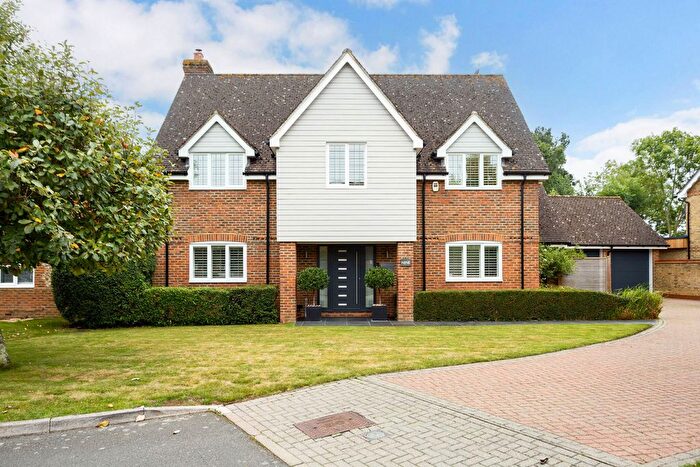 5 Bedroom Detached House For Sale In Curlys Way, Reading, RG7