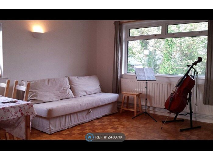 1 Bedroom Flat To Rent In The Court, Cardiff, CF24