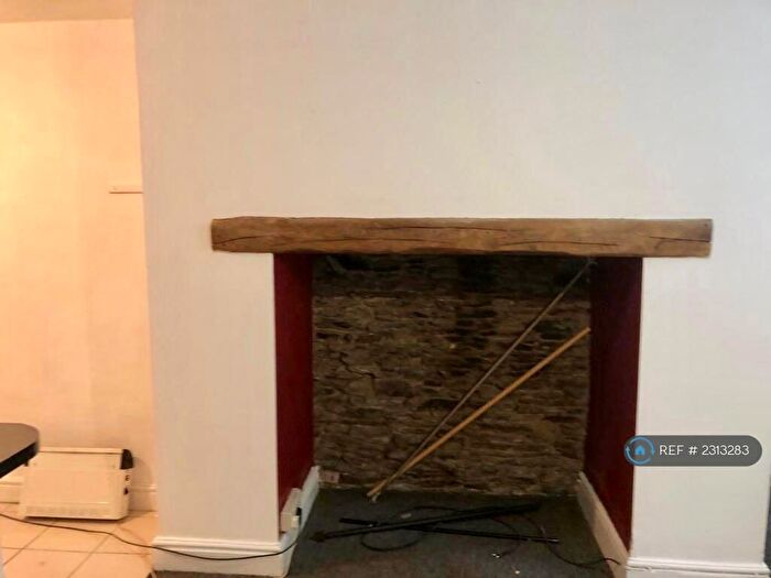 2 Bedroom Flat To Rent In Bridge Street, Newcastle Emlyn, SA38