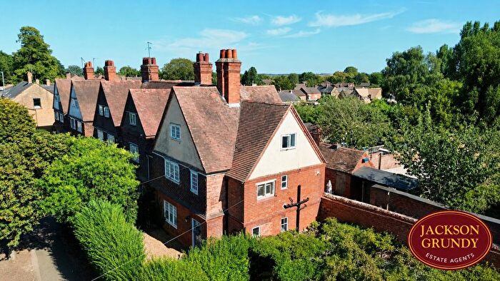 4 Bedroom End Of Terrace House For Sale In Wellingborough Road, Abington, NN3