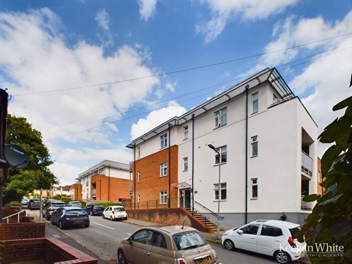 2 Bedroom Flat To Rent In Spring Gardens Road, High Wycombe, HP13