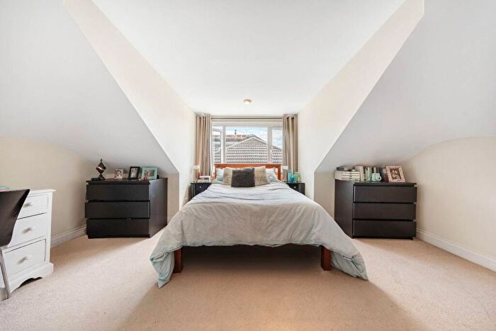 2 Bedroom Flat To Rent In Byrne Road, Balham, London, SW12