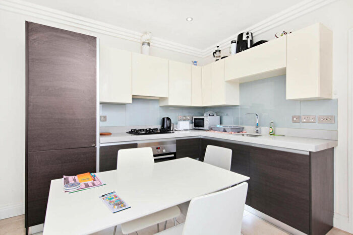 4 Bedroom Apartment To Rent In Lotus Mews, Holloway, London, N19