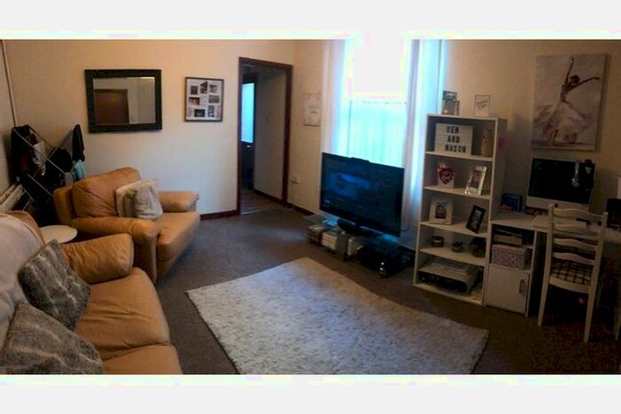 1 Bedroom Flat To Rent In Inverness Place, CF24