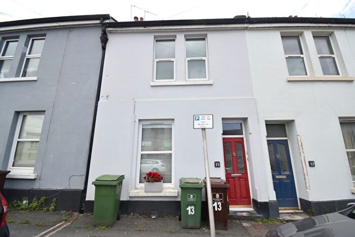 2 Bedroom Flat To Rent In Commercial Road, Plymouth, Devon, PL4