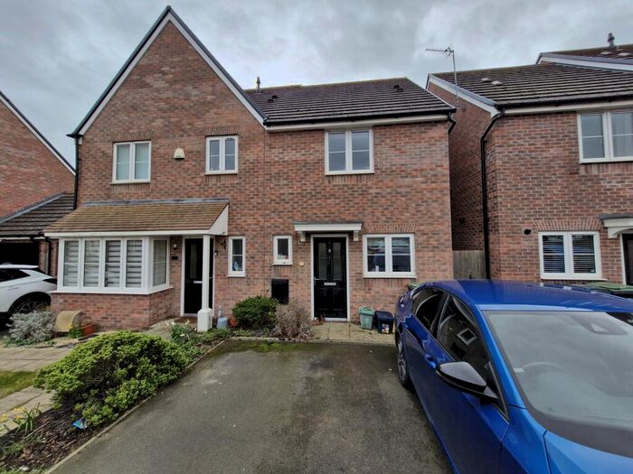 2 Bedroom House To Rent In Alnwick Close, Rushden, NN10