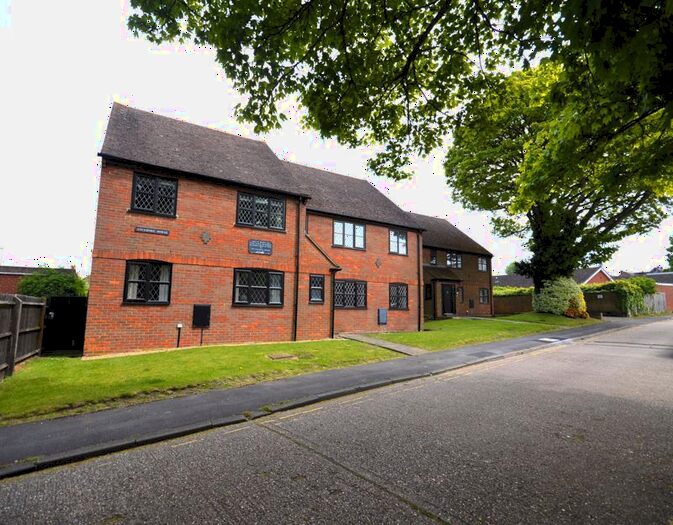 2 Bedroom Flat To Rent In Bell Lane, Princes Risborough, HP27