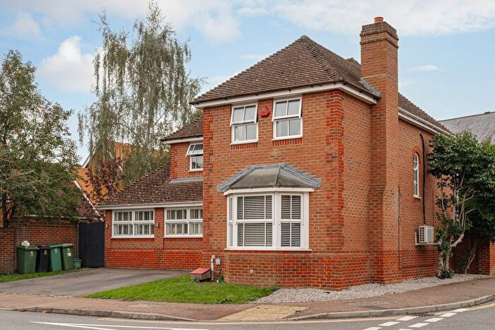 5 Bedroom Detached House For Sale In Oakwood Avenue, Epsom, KT19