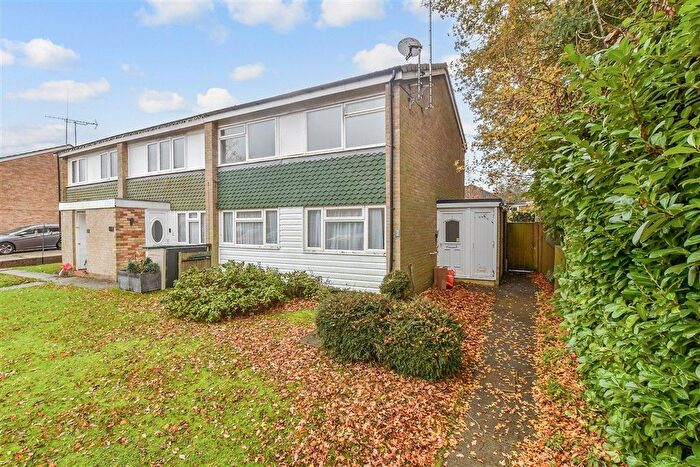 1 Bedroom Flat For Sale In Dunsfold Close, Crawley, West Sussex, RH11