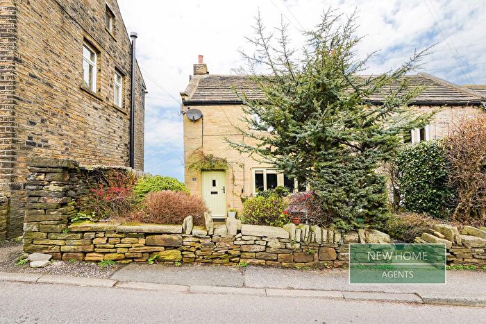 3 Bedroom End Terrace House For Sale In Haigh House Hill, Huddersfield, HD3
