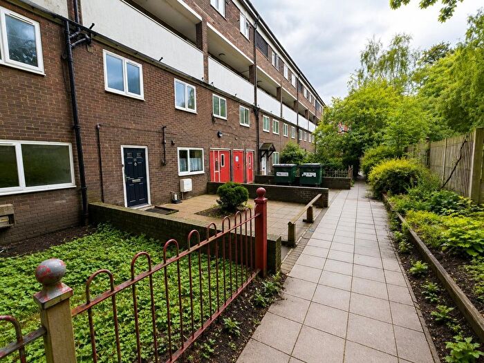 3 Bedroom Maisonette For Sale In Skipton Road, Birmingham, B16