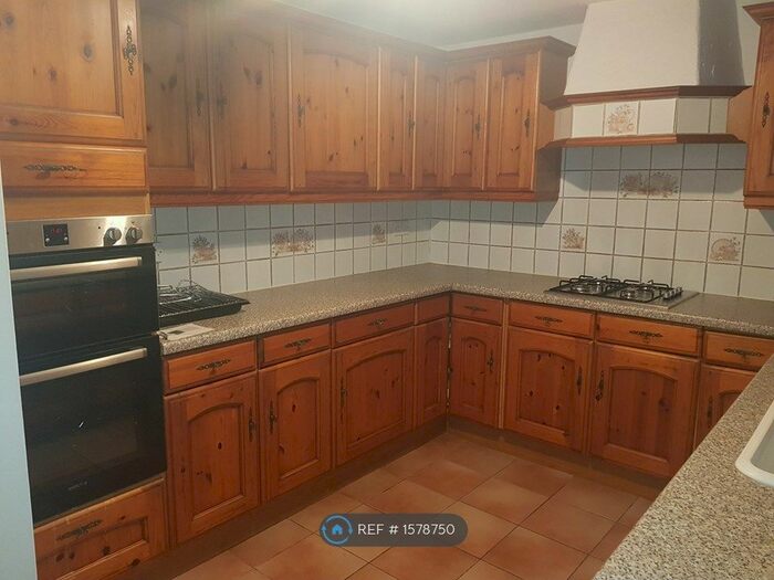 3 Bedroom Bungalow To Rent In Harrow Dene, Broadstairs, CT10