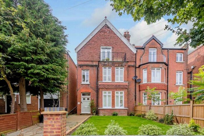 2 Bedroom Flat To Rent In Oxford Road, Teddington, TW11