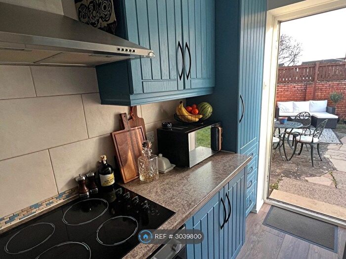 2 Bedroom Bungalow To Rent In Thealby Gardens, Doncaster, DN4