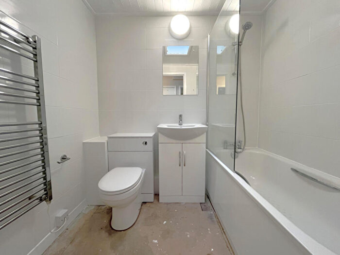 2 Bedroom Flat To Rent In Birchwood Parade, DA2