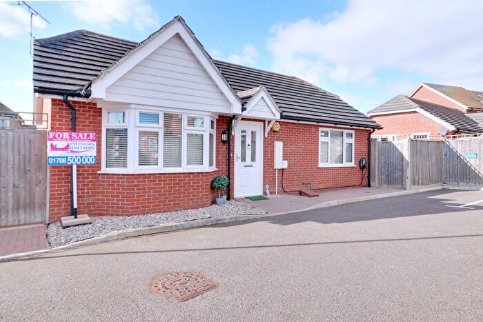 2 Bedroom Detached Bungalow For Sale In Gilesfield Close, Rainham, RM13