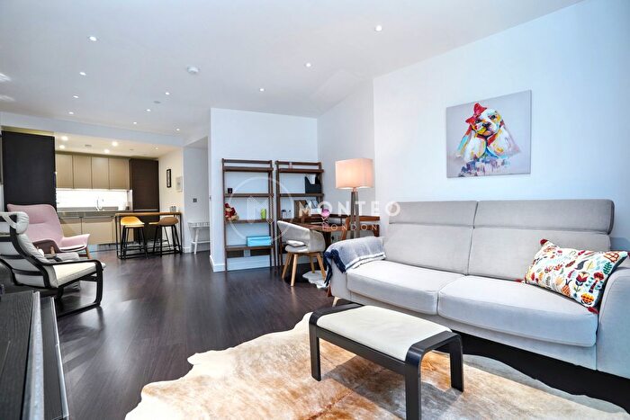 1 Bedroom Flat For Sale In Kingwood House, Chaucer Gardens, London, E1