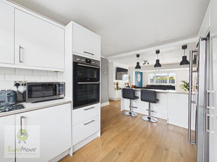 3 Bedroom Semi-Detached House For Sale In Vidgeon Avenue, Hoo, Rochester, ME3