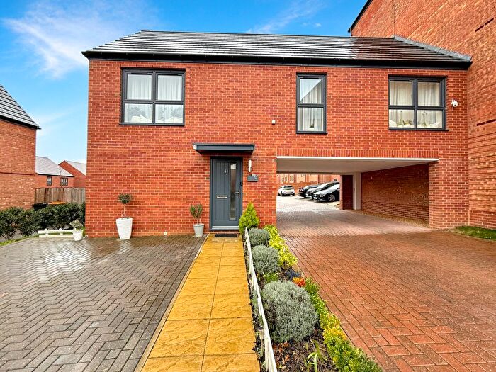 2 Bedroom Mews For Sale In Betony Meadow, Houghton Regis, LU5