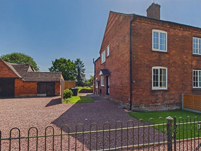 3 Bedroom Semi-Detached House For Sale In Guarlford Road, Malvern, WR14