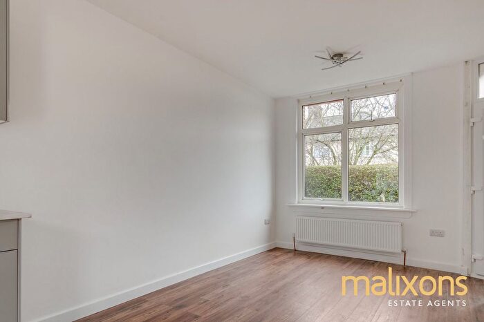 2 Bedroom Detached House For Sale In Derinton Road, London, SW17