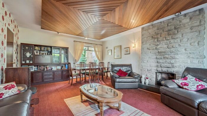 4 Bedroom Bungalow For Sale In Broomley Drive, Giffnock, East Renfrewshire, G46