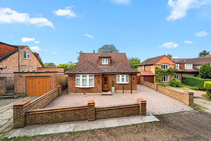 5 Bedroom Detached House For Sale In Ongar Close, Addlestone, Surrey, KT15