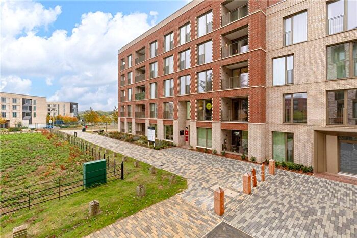 3 Bedroom Apartment To Rent In Aston Terrace, Cambridge, Cambridgeshire, CB3