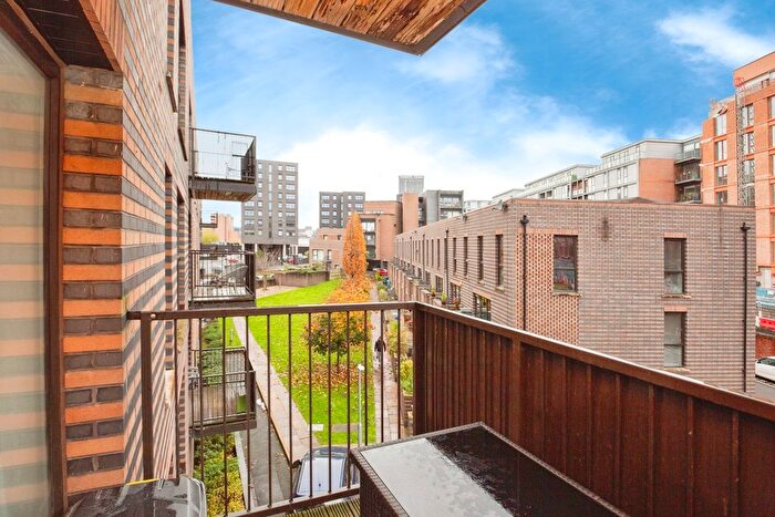 2 Bedroom Flat For Sale In Navigation Street, Manchester, Greater Manchester, M4