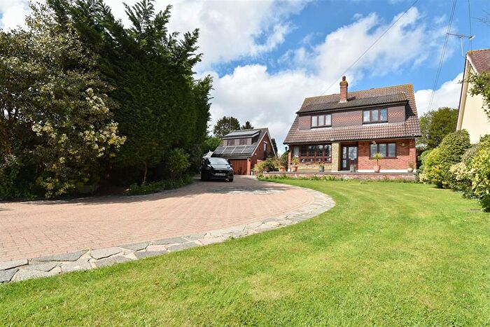 4 Bedroom Detached House For Sale In Beehive Chase, Doddinghurst, Brentwood. Essex, CM15