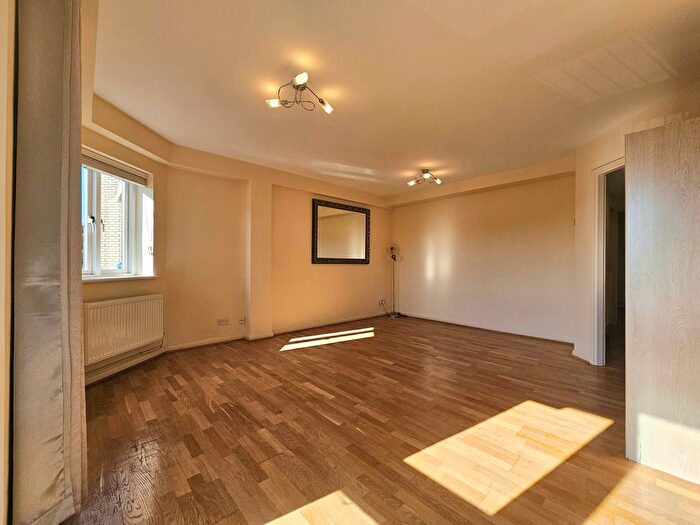 2 Bedroom Flat To Rent In Lownds Court, Bromley, BR1