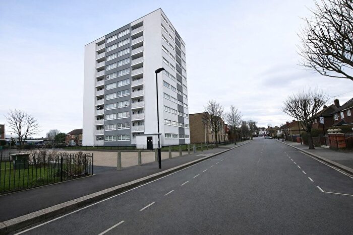 2 Bedroom Flat For Sale In Janson Close, London, E15