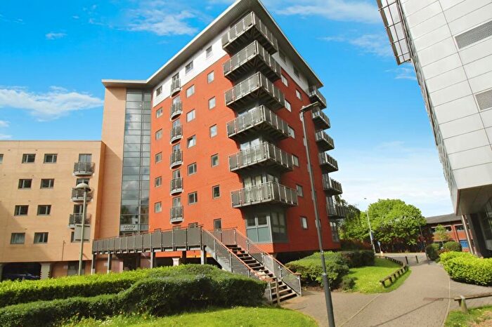 2 Bedroom Flat To Rent In City Walk, Leeds, West Yorkshire, LS11