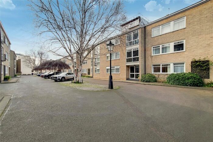 2 Bedroom Flat To Rent In Chester Close South, Regents Park, London, NW1