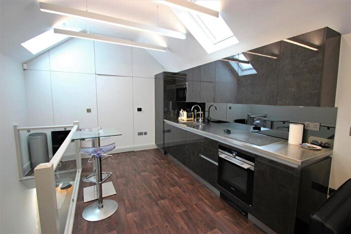 1 Bedroom Flat To Rent In Hythe Bridge Street, OX1