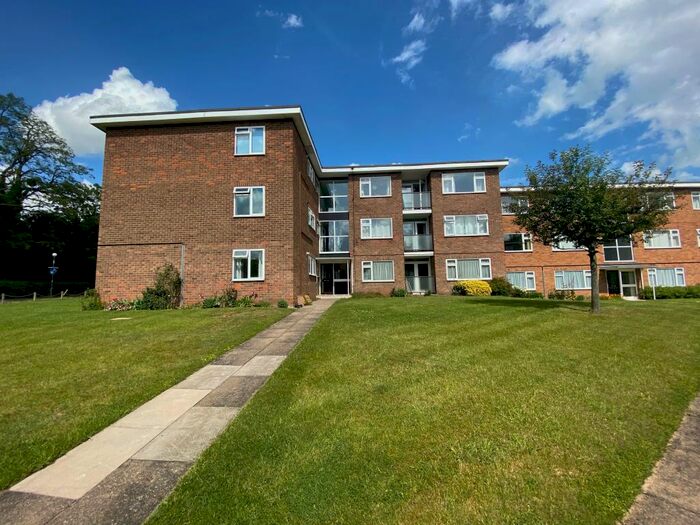2 Bedroom Flat To Rent In Pine Court, Leamington Spa, CV32